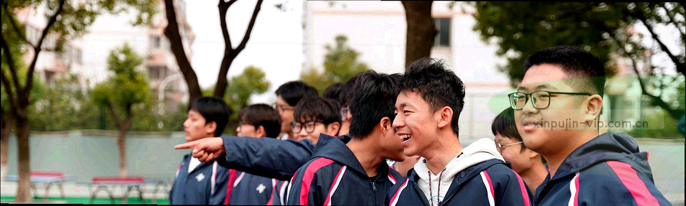 横向信息图：三个节点由一条细线串起，每个节点旁标注等宽编号与简短标签